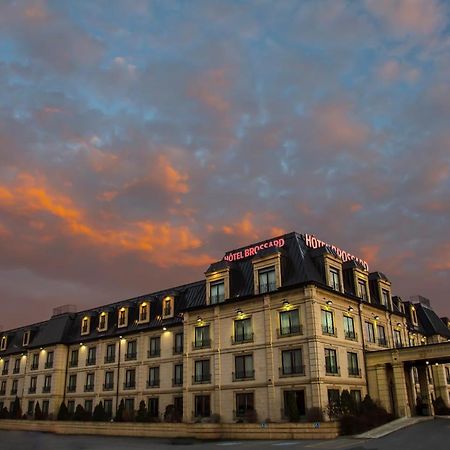 Hotel Brossard Exterior photo